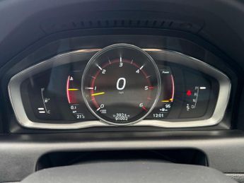 VOLVO XC60 2.4 XC60 R-Design Nav D5 AWD Auto 4WD 5dr