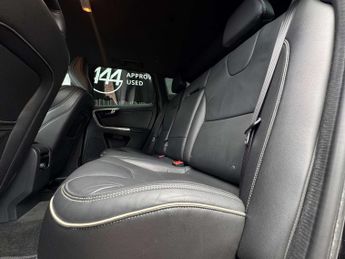 VOLVO XC60 2.4 XC60 R-Design Nav D5 AWD Auto 4WD 5dr
