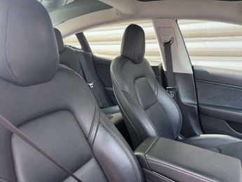 TESLA MODEL 3 Model 3 Standard Range + 4dr