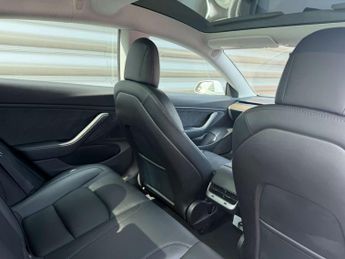 TESLA MODEL 3 Model 3 Standard Range + 4dr