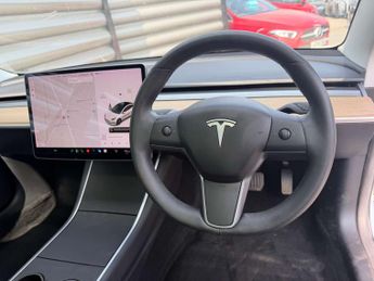TESLA MODEL 3 Model 3 Standard Range + 4dr