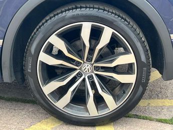 VOLKSWAGEN TIGUAN 2.0 Tiguan R-Line TDI BlueMotion Technology 4Motion Semi-Automat