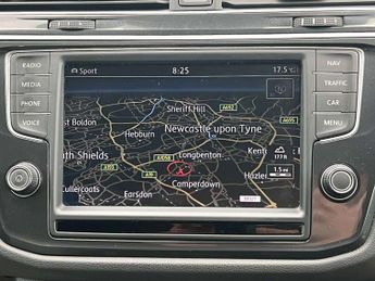 VOLKSWAGEN TIGUAN 2.0 Tiguan R-Line TDI BlueMotion Technology 4Motion Semi-Automat