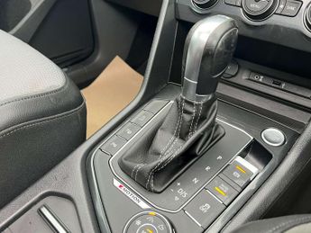 VOLKSWAGEN TIGUAN 2.0 Tiguan R-Line TDI BlueMotion Technology 4Motion Semi-Automat
