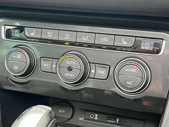 VOLKSWAGEN TIGUAN 2.0 Tiguan R-Line TDI BlueMotion Technology 4Motion Semi-Automat