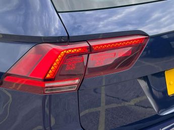 VOLKSWAGEN TIGUAN 2.0 Tiguan R-Line TDI BlueMotion Technology 4Motion Semi-Automat