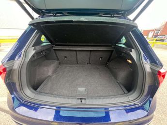 VOLKSWAGEN TIGUAN 2.0 Tiguan R-Line TDI BlueMotion Technology 4Motion Semi-Automat