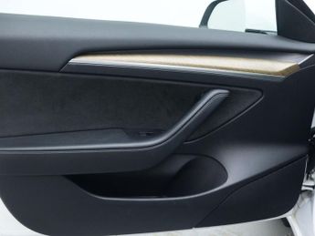 TESLA MODEL 3 Standard Range Plus Saloon 4dr Electric Auto RWD (241 bhp)