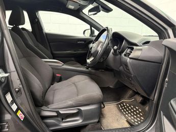 Toyota C-HR 1.8 VVT-h Icon SUV 5dr Petrol Hybrid CVT Euro 6 (s/s) (122 ps)