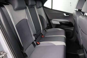 Volkswagen ID.3 Pro 58kWh Family Hatchback 5dr Electric Auto (145 ps)