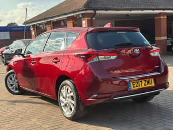 TOYOTA AURIS 1.8 Auris Business Edition TSS Hybrid VVT-i CVT 5dr