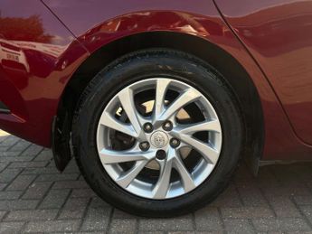 TOYOTA AURIS 1.8 Auris Business Edition TSS Hybrid VVT-i CVT 5dr