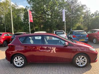 TOYOTA AURIS 1.8 Auris Business Edition TSS Hybrid VVT-i CVT 5dr