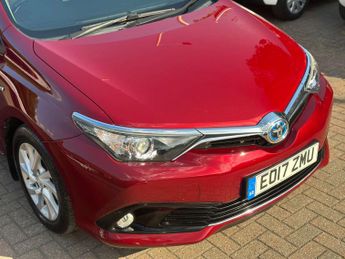 TOYOTA AURIS 1.8 Auris Business Edition TSS Hybrid VVT-i CVT 5dr