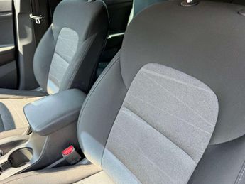 Hyundai TUCSON 1.6 Tucson SE Nav CRDi 2WD Semi-Auto 5dr