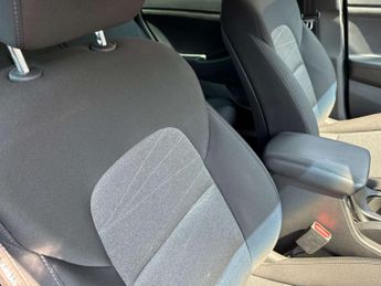 Hyundai TUCSON 1.6 Tucson SE Nav CRDi 2WD Semi-Auto 5dr