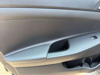 Hyundai TUCSON 1.6 Tucson SE Nav CRDi 2WD Semi-Auto 5dr