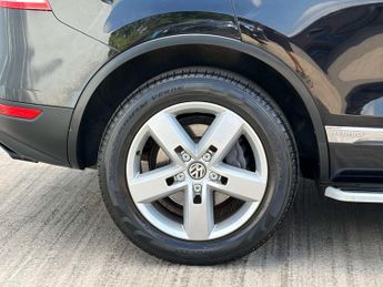 Volkswagen TOUAREG 3.0 Touareg V6 TSi Hybrid Auto 4WD 5dr