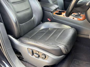 Volkswagen TOUAREG 3.0 Touareg V6 TSi Hybrid Auto 4WD 5dr