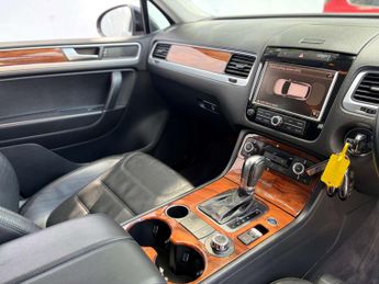 Volkswagen TOUAREG 3.0 Touareg V6 TSi Hybrid Auto 4WD 5dr