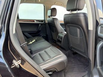 Volkswagen TOUAREG 3.0 Touareg V6 TSi Hybrid Auto 4WD 5dr