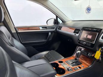 Volkswagen TOUAREG 3.0 Touareg V6 TSi Hybrid Auto 4WD 5dr