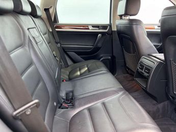 Volkswagen TOUAREG 3.0 Touareg V6 TSi Hybrid Auto 4WD 5dr