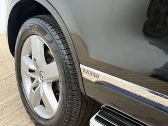 Volkswagen TOUAREG 3.0 Touareg V6 TSi Hybrid Auto 4WD 5dr