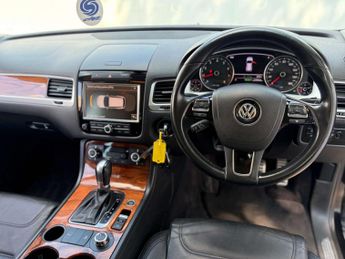 Volkswagen TOUAREG 3.0 Touareg V6 TSi Hybrid Auto 4WD 5dr