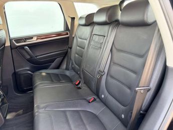 Volkswagen TOUAREG 3.0 Touareg V6 TSi Hybrid Auto 4WD 5dr