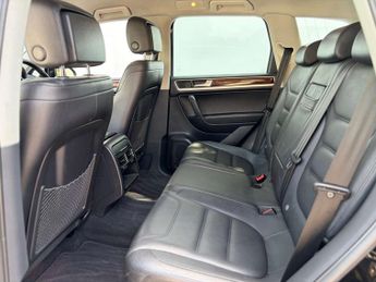 Volkswagen TOUAREG 3.0 Touareg V6 TSi Hybrid Auto 4WD 5dr
