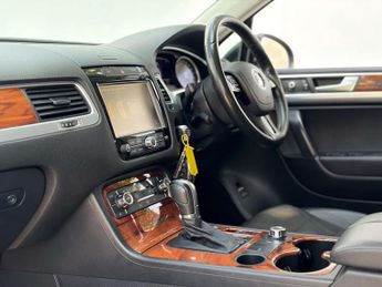 Volkswagen TOUAREG 3.0 Touareg V6 TSi Hybrid Auto 4WD 5dr