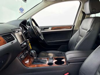 Volkswagen TOUAREG 3.0 Touareg V6 TSi Hybrid Auto 4WD 5dr
