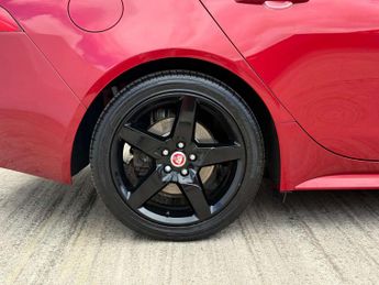Jaguar XE 2.0 XE R-Sport D Auto 4dr