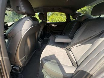 AUDI A4 2.0 A4 Black Edition 35 TFSI MHEV Semi-Auto 4dr