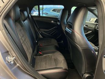 MERCEDES-BENZ CLA 2.1 CLA 220 AMG Line Night Edition D Auto 5dr