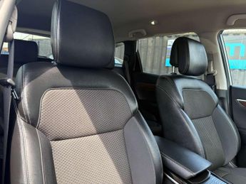 Renault Koleos 2.0 Blue dCi Iconic SUV 5dr Diesel X-Trn A7 4WD Euro 6 (s/s) (19