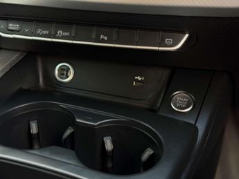 AUDI A4 2.0 A4 Technik 35 TFSI MHEV Semi-Auto 5dr