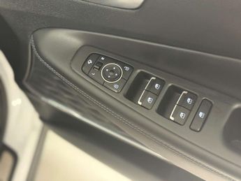 HYUNDAI SANTA FE 1.6 Santa Fe Premium HEV 2WD Auto 5dr