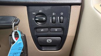 VOLVO XC90 2.4 D5 ES SUV 5dr Diesel Geartronic 4WD Euro 5 (200 ps)