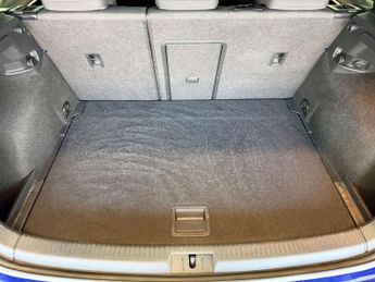 Volkswagen GOLF 2.0 Golf R TSi Semi-Auto 4WD 5dr