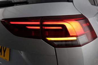 Volkswagen Golf 1.5 eTSI MHEV R-Line DSG Euro 6 (s/s) 5dr
