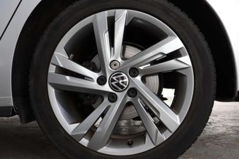Volkswagen Golf 1.5 eTSI MHEV R-Line DSG Euro 6 (s/s) 5dr