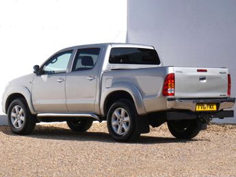 Toyota HILUX 3.0 D-4D Invincible Pickup 4dr Diesel Auto 4WD (227 g/km, 171 bh