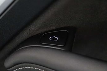 Tesla Model Y (Dual Motor) Long Range SUV 5dr Electric Auto 4WDE (384 bhp)