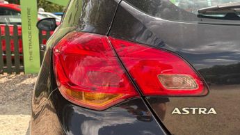 VAUXHALL ASTRA 1.6 16v Exclusiv Hatchback 5dr Petrol Auto Euro 5 (115 ps)