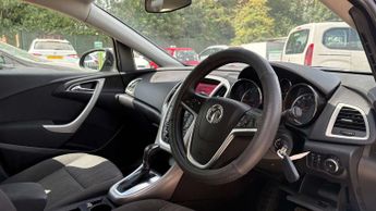 VAUXHALL ASTRA 1.6 16v Exclusiv Hatchback 5dr Petrol Auto Euro 5 (115 ps)