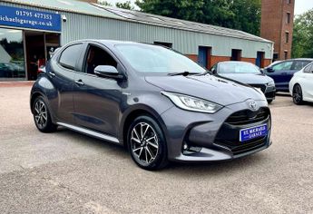 TOYOTA YARIS 1.5 Yaris Design HEV CVT 5dr