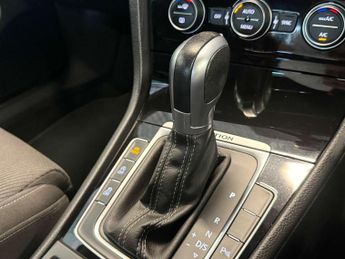 Volkswagen GOLF 2.0 Golf R TSi Semi-Auto 4WD 3dr