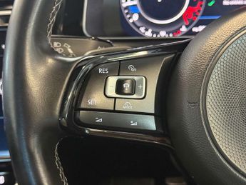 Volkswagen GOLF 2.0 Golf R TSi Semi-Auto 4WD 3dr